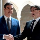 Pedro Sánchez junto a Carles Puigdemont