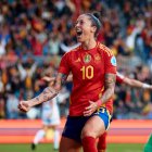 Jenni Hermoso celebra un gol con España.