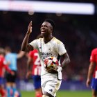 Vinicius, durante un partido contra el Atlético de Madrid.