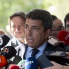 El presidente de la Comunidad Valenciana, Carlos Mazón, ofrece declaraciones a los medios de comunicación.