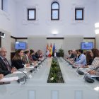 Alfonso Fernández Mañueco durante su reunión con representantes del Tercer Sector Social.