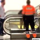 José Ortega Cano tumbado en el suelo del metro tras la avalancha humana que sufrió en el Metro de Madrid.