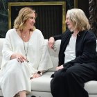 La alcaldesa de Valencia, María José Catalá, junto a Kathryn Gustafson