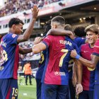 Los futbolistas del Barcelona celebran un gol.