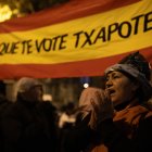 Pancarta en las protestas frente a la sede del PSOE, en Ferraz.