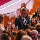 (Foto de ARCHIVO)
El presidente del Gobierno, Pedro Sánchez, y su mujer, Begoña Gómez, a su llegada a la entrega del Premio Donostia a Pedro Almodóvar, en el Festival de Cine de San Sebastián, a 26 de septiembre de 2024, en San Sebastián, Guipúzcoa, País Vasco (España). Almodóvar ha recogido el premio Donostia en reconocimiento a su trayectoria en una gala después de la cual se ha proyectado su primer largometraje en inglés ‘La habitación de al lado’, filme por el que ganó el León de Oro en la 81ª edición del Festival Internacional de Cine de Venecia.

Unanue / Europa Press
26 SEPTIEMBRE 2024;PREMIO DONOSTIA;SAN SEBASTIÁN;SSIFF;ALMODÓVAR;DIRECTOR;
26/9/2024