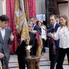 La portavoz de Compromís en el Ayuntamiento de València, Papi Robles, portando la Reial Senyera desde el Museo Histórico Municipal hasta el Salón de Cristal del consistorio.

REMITIDA / HANDOUT por MAO
Fotografía remitida a medios de comunicación exclusivamente para ilustrar la noticia a la que hace referencia la imagen, y citando la procedencia de la imagen en la firma
08/10/2024