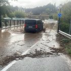 Balsa de agua en la rotonda de acceso a Setenil, Cádiz, debido a las fuertes lluvias registradas.