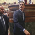 El exministro y diputado en el Congreso, José Luis Ábalos, junto al presidente del Gobierno, Pedro Sánchez