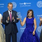 La ganadora del Premio Planeta 2024 Paloma Sánchez-Garnica, junto a los Reyes

LORENA SOPENA - EUROPA PRESS
15/10/2024