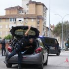 Imagen de efectivos policiales en el Polígono Sur de Sevilla este miércoles por la mañana.