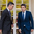 El presidente del Gobierno, Pedro Sánchez con el presidente de la Comunidad Valenciana, Carlos Mazón.