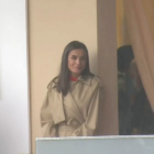 La Reina Letizia protegiéndose de la lluvia el pasado 12 de octubre.