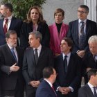 (Foto de ARCHIVO)
(Fila medio I-D) Los expresidentes del Gobierno Marino Rajoy; José Luis Zapatero; José María Aznar y Felipe González posan a su salida del acto de jura de la Constitución ante las Cortes Generales, en el Congreso de los Diputados, a 31 de octubre de 2023, en Madrid (España). La Princesa Leonor jura hoy la Constitución ante las Cortes Generales con motivo de su 18 cumpleaños al igual que hizo su padre al cumplir su mayoría de edad. Este acto solemne tiene un marcado carácter simbólico. En él se escenifica la continuidad de la monarquía parlamentaria y después de él, la Princesa Leonor se convertirá ya de pleno derecho en la heredera del trono. Conforme con lo previsto en la Carta Magna en caso de muerte, incapacidad o abdicación de Felipe VI la Princesa Leonor podría sucederle de forma inmediata.

Eduardo Parra / Europa Press
31 OCTUBRE 2023;MADRID;CONGRESO DE LOS DIPUTADOS;JURA DE CONSTITUCIÓN;CORTES GENERALES;PRINCESA LEONOR
31/10/2023