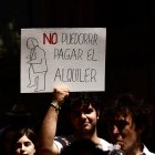 (Foto de ARCHIVO)
Miles de malagueños se manifestan por la dificultad de encontrar una vivienda para alquilar en la ciudad, a 29 de junio de 2024 en Málaga (Andalucía, España). 
Manifestación convocada por el Sindicato de Inquilinas e Inquilinos de Málaga bajo el lema 'Málaga para vivir y no para sobrevivir' a la que han asisitido miembros de Podemos, el Auntamiento de Málaga, Adelante Andalucía y Alianza Verde Andalucía. La marcha ha empezado en la Plaza de la Merced hasta Puerta del Mar.

Álex Zea / Europa Press
29/6/2024