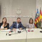 El portavoz de Vox en el Ayuntamiento de València, Juan Manuel Badenas, y los concejales José Gosálbez, Mónica Gil y Cecilia Herrero ofrecen una rueda de prensa