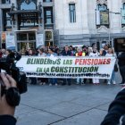 (Foto de ARCHIVO)
Un grupo de personas durante una concentración para la protección de las pensiones.