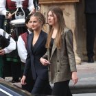 La Princesa Leonor y la Infanta Sofía a la salida del Hotel Reconquista para dirigirse al Teatro Campoamor ante la ceremonia de entrega de los 'Premios Princesa de Asturias'