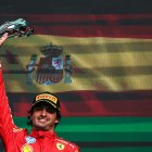 Carlos Sainz, celebrando su triunfo en el Gran Premio de Fórmula 1 disputado en México.