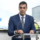 (Foto de ARCHIVO)
El presidente del Gobierno, Pedro Sánchez, interviene durante su visita a la sede del Centro Interuniversitario de Microelectrónica (IMEC), a 18 de octubre de 2024, en Lovaina (Bélgica). Pedro Sánchez ha viajado a Bruselas con motivo de la cumbre del Consejo Europeo celebrada ayer, 17 de octubre. Durante su visita al centro, el presidente del Gobierno ha anunciado que el Ejecutivo ya ha liberado los primeros 100 millones de euros de inversión para el centro de investigación y desarrollo sobre semiconductores que el IMEC va a instalar en Málaga.

Dirk Waem / Belga / Europa Press
18 OCTUBRE 2024;PRESIDENTE;CENTRO;INVESTIGACIÓN;I+D
18/10/2024