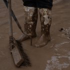 Voluntarios limpian los estragos ocasionados por la DANA