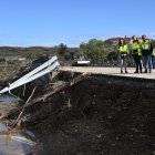 Imagen de un socavación provocado por la DANA a la entrada del puente entre Baza y Benamaurel (Granada).