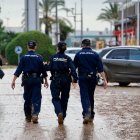 Tres agentes de Policía Nacional en las inmediaciones del centro comercial Bonaire