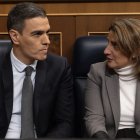 El presidente del Gobierno, Pedro Sánchez, y la actual vicepresidenta tercera y ministra para la Transición Ecológica, Teresa Ribera.