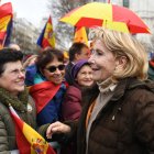 La expresidenta de la Comunidad de Madrid, Esperanza Aguirre, durante una concentración en Cibeles.