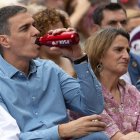 El presidente del Gobierno, Pedro Sánchez, y la vicepresidenta tercera, Teresa Ribera.