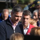 El presidente del Gobierno, Pedro Sánchez, y el presidente de la Generalitta valenciana, Carlos Mazón