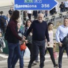 Juan Roig, dueño de Mercadona, acude junto a voluntarios a ayudar a los afectados de la DANA