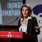 (Foto de ARCHIVO)
La vicepresidenta tercera y ministra para la Transición Ecológica y el Reto Demográfico, Teresa Ribera, interviene durante la XXVII edición de los 'Premios Club de las 25', en el Instituto Cervantes, a 24 de octubre de 2024, en Madrid (España). Premios Club de las 25 celebran cada año una entrega de premios para poner en valor la trayectoria de mujeres destacadas en diferentes ámbitos. Un evento que se ha convertido en referente con la asistencia de personalidades de todos los sectores y una gran cobertura mediática.

A. Pérez Meca / Europa Press
24 OCTUBRE 2024;
24/10/2024