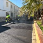 Las labores de asfaltado en Pascual García Rocamora, Emilio Hernández Selva o Ausiàs March van acompañado del cambio de hilera a batería de los vehículos