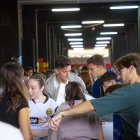 Pepelu y Hugo Duro realizando labores en la recogida de alimentos en MEstalla