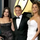 Alejandro Sanz entre su hija Manuela (a la izquierda) y su novia Candela Márquez.