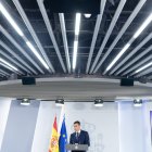 (Foto de ARCHIVO)
El presidente del Gobierno, Pedro Sánchez, durante una rueda de prensa posterior a la reunión del Consejo de Ministros, en el Palacio de La Moncloa, a 11 de noviembre de 2024, en Madrid (España). El Consejo de Ministros ha aprobado un conjunto de medidas laborales para los trabajadores afectados por la DANA. Este paquete de medidas es el segundo que adopta el Gobierno. Este escudo laboral', que tendrá efectos retroactivos desde el 29 de octubre, estará integrado por diversas medidas, como los Expedientes de Regulación Temporal de Empleo (ERTE) por fuerza mayor o por causas económicas, técnicas, organizativas o de producción (ETOP), a los que podrán acogerse empresas radicadas en las zonas sacudidas por la DANA pero también aquellas que justifiquen que su actividad se ha visto afectada por el temporal.

Eduardo Parra / Europa Press
11 NOVIEMBRE 2024;CONSEJO DE MINISTROS;GOBIERNO;AYUDAS;DANA
11/11/2024