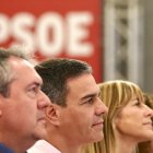 El secretario general del PSOE, Pedro Sánchez, junto al secretario general del PSOE-A, Juan Espadas, en una imagen de archivo.