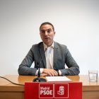 El portavoz del PSOE de Madrid en la Asamblea de Madrid, Juan Lobato, ofrece una declaración institucional en la Asamblea de Madrid, a 26 de noviembre de 2024, en Madrid (España). El secretario general del PSOE-M, Juan Lobato, comparece en la Asamblea de Madrid ante los medios de comunicación 'en pleno terremoto' provocado por su registro en una notaría de chats de WhatsApp relacionados con los presuntos delitos fiscales de la pareja de la presidenta de la Comunidad de Madrid.

Matias Chiofalo / Europa Press
26 NOVIEMBRE 2024;LOBATO;PASOE MADRID
26/11/2024