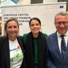 El alcalde de Benidorm, Toni Pérez, junto a la gerente de Visit Benidorm, Leire Bilbao