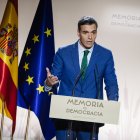 (Foto de ARCHIVO)
El presidente del Gobierno en funciones, Pedro Sánchez, preside el acto con motivo de la celebración del 'Día de Recuerdo y Homenaje a todas las víctimas del golpe militar, la Guerra y la Dictadura', en el Auditorio Nacional de Música, a 30 de octubre de 2023, en Madrid (España). El Gobierno ha entregado hoy las 18 declaraciones de reparación y reconocimiento personal con motivo del Día de Recuerdo y Homenaje a todas las víctimas del golpe militar, la guerra y la dictadura. Si bien la Ley de Memoria Democrática estableció el 31 de octubre como el Día de Homenaje y Recuerdo a las víctimas del franquismo, en esta ocasión el acto se ha adelantado hoy al coincidir con la sesión conjunta de las Cortes Generales en la que la Princesa de Asturias jurará la Constitución.
Carlos Luján / Europa Press
30 OCTUBRE 2023;MADRID;GOBIERNO;HOMENAJE;VICTIMAS DE GUERRA Y DICTADURA
30/10/2023