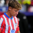 Marcos Llorente saltando al campo antes de un partido