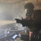 Bomberos extinguen el incendio de una vivienda en Catarroja