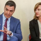 Pedro Sánchez junto a Pilar Alegría