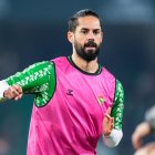 Isco durante el calentamiento del Real Betis - Rayo Vallecano