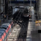 Varios trenes durante la segunda operación salida por Navidad, en la estación de tren de Atocha-Almudena Grandes, a 27 de diciembre de 2024, en Madrid