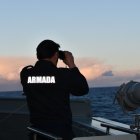 Serviola de la fragata ‘Blas de Lezo’ efectúa vigilancia durante su guardia de mar.