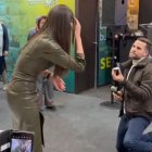 Pedida de mano en el pabellón de Andalucía en Futur.