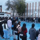 Los compañeros del joven asesinado guardan silencio en el IES Averroes de Córdoba.