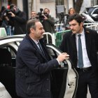 El ex ministro de Transportes José Luis Ábalos (c) llega a declarar al Tribunal Supremo, a 20 de febrero de 2025, en Madrid (España). Ábalos está citado para que declare como imputado en el Tribunal Supremo (TS) por la presunta adjudicación de contratos públicos al empresario Víctor de Aldama y sus socios a cambio de comisiones, tras lo cual, el instructor del 'caso Koldo' en el TS ya ha avisado de que este mismo día valorará la imposición de medidas cautelares contra el que fuera 'número tres' del PSOE.

Fernando Sánchez / Europa Press
20 FEBRERO 2025;SUPREMO;ÁBALOS;MEDIDAS
20/2/2025